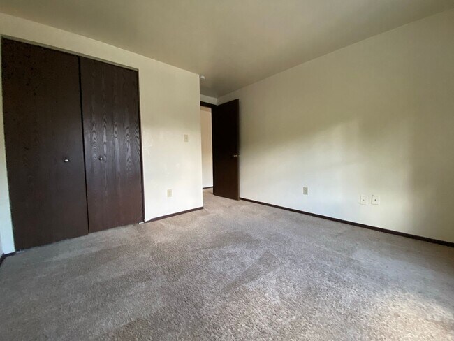 Building Photo - Amazing One Bedroom on the Second Floor! B...