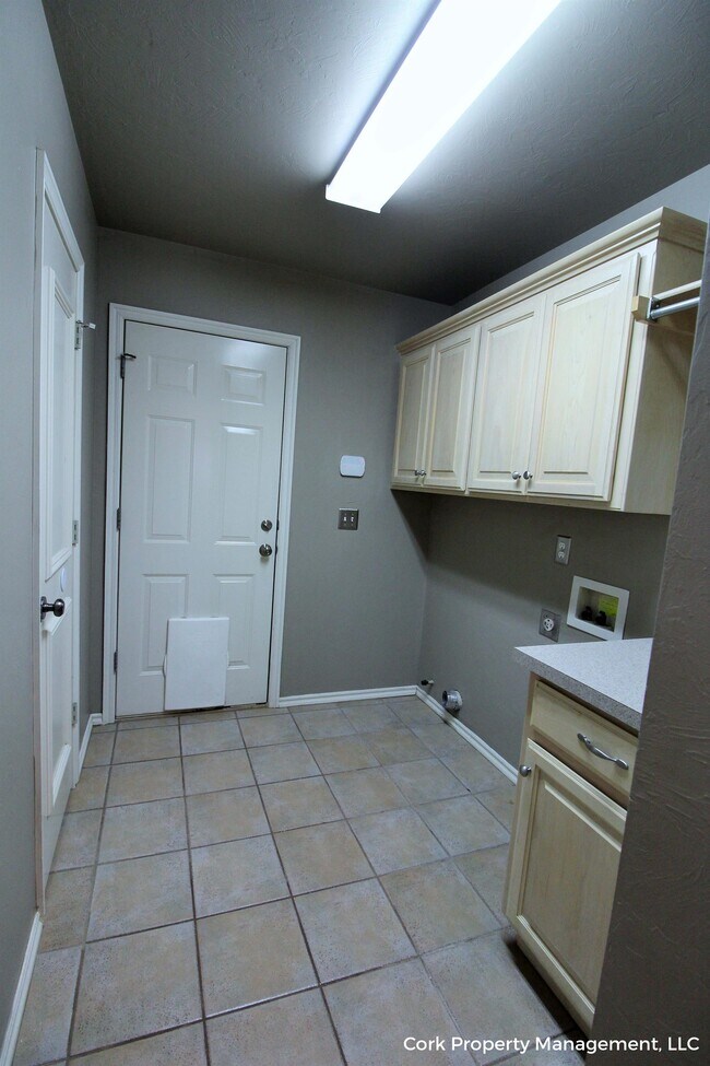 Building Photo - 2808 Stonebrook Rd