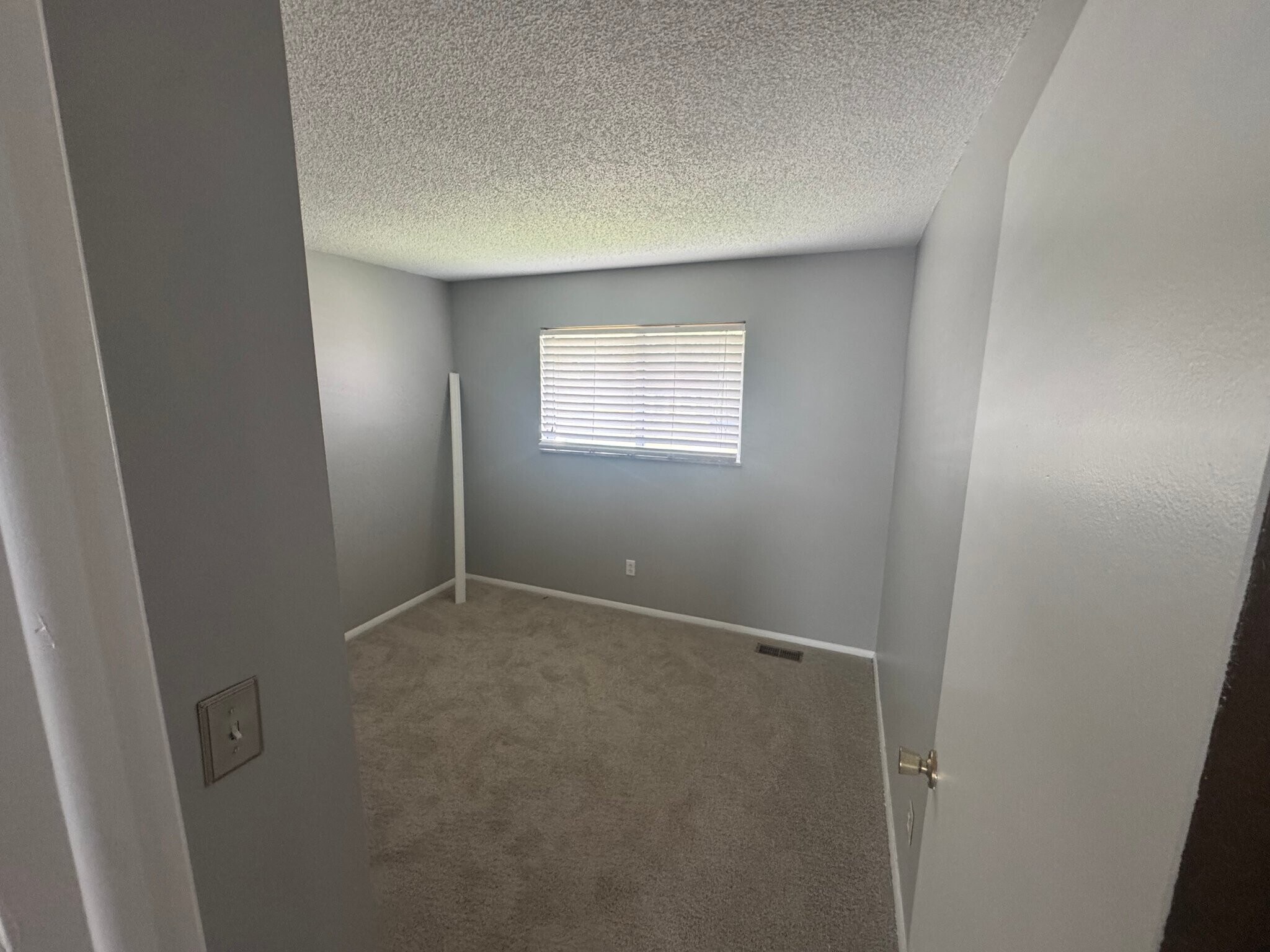 Building Photo - 3028 Quinby Dr