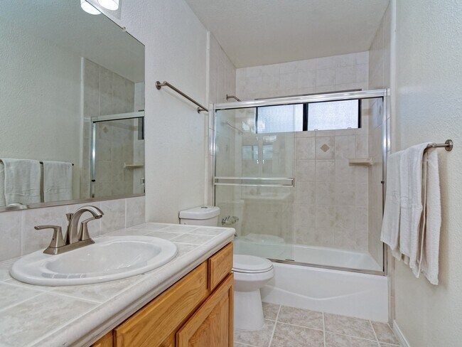 Building Photo - Remodeled Home On Quiet Cul-de-sac