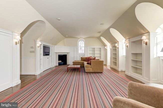 Building Photo - 2425 California St NW