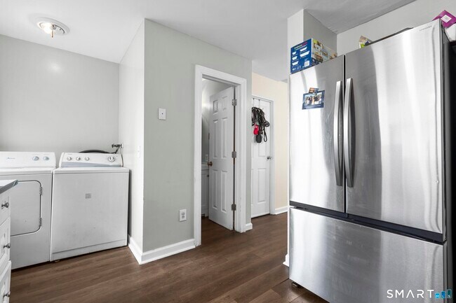 Building Photo - 84 Taylor Ave