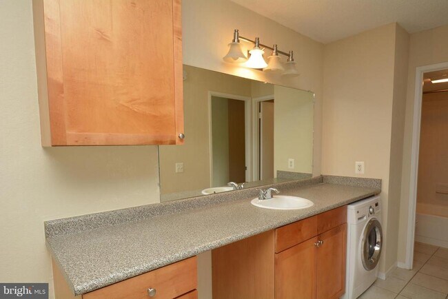 Building Photo - 75 S Reynolds St