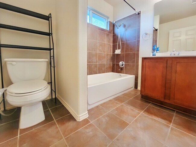 Building Photo - Beautiful 4 BR / 2 BA Home for Rent in Austin