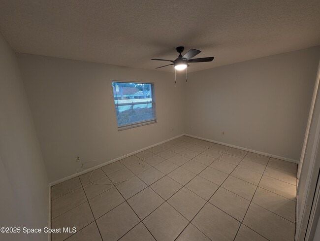 Building Photo - 322 Country Ln Dr