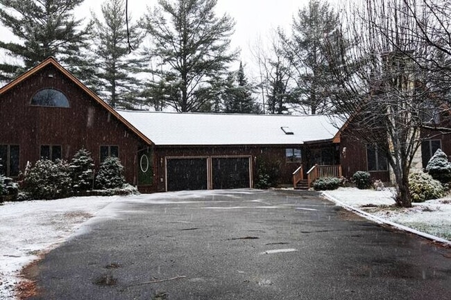 Building Photo - 140 Paquette Cir