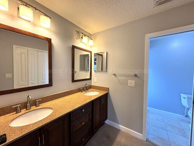 Building Photo - 4818 Breezy Palms Ct