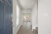 Building Photo - 831 Red Oakland Dr