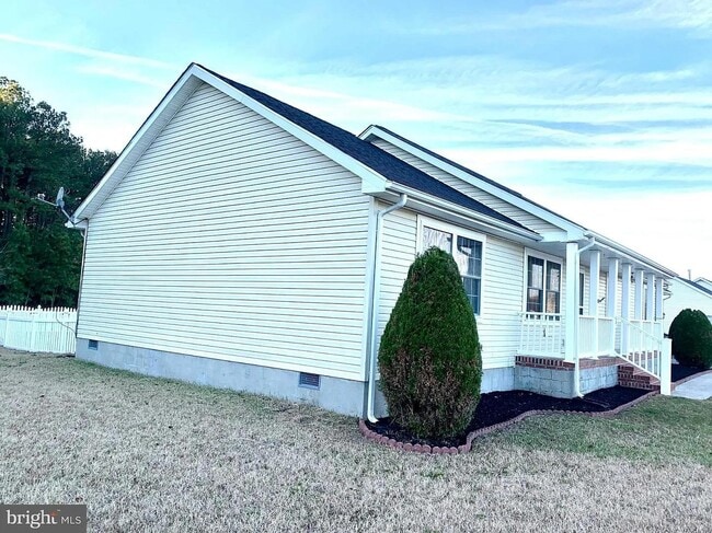 Building Photo - 25900 Country Meadows Dr