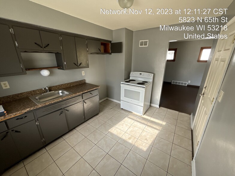 Building Photo - 5827 N 65th St