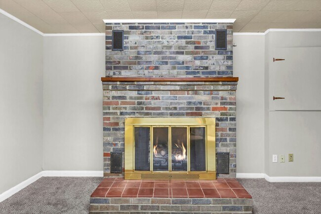 Building Photo - 780 Rossview Rd