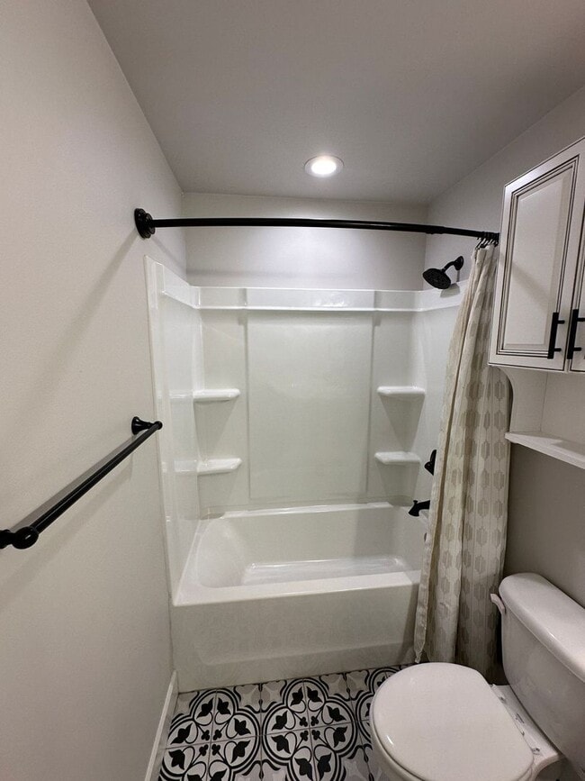 Building Photo - 6585 Beverly Hills Cir