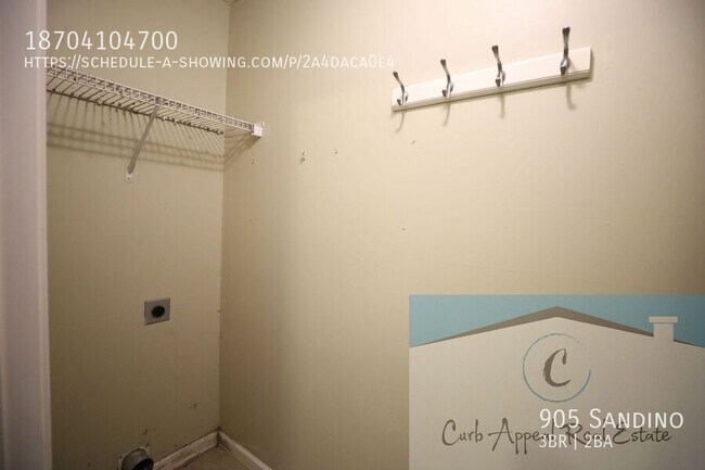 Building Photo - 905 Sandino-