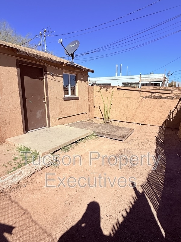 Building Photo - 3625 S 7th Ave