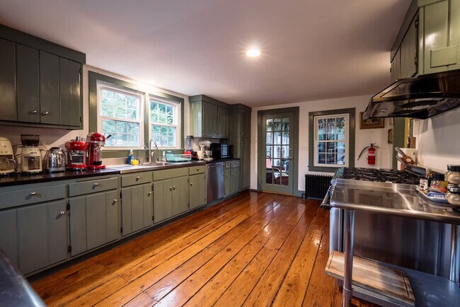 Building Photo - 1357 Canal Rd