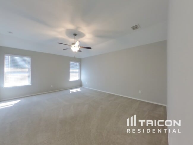 Building Photo - 14605 San Pablo Dr