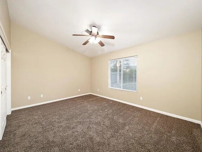 Building Photo - Beautiful Single-family home!