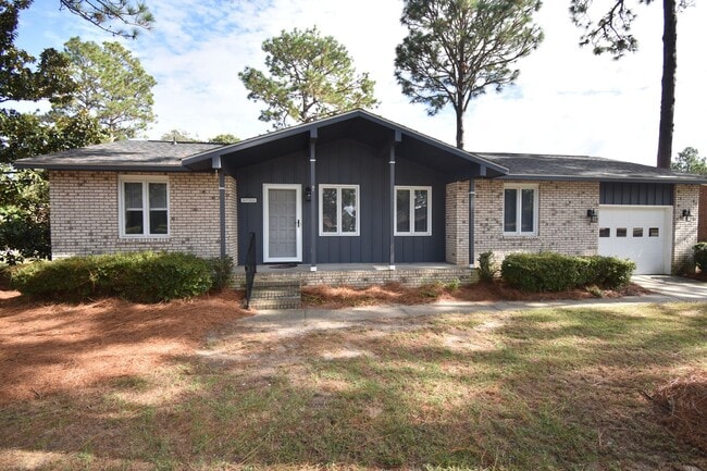 Building Photo - Beautiful 3 Bedroom and 2 Bath Home (No Pets)