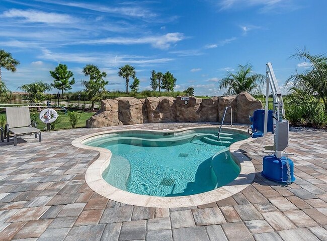Building Photo - 5694 Palmer Cir