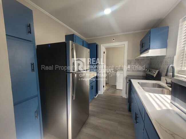 Building Photo - 593 Kinard Dr NE