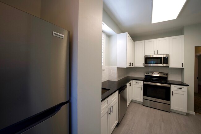 Building Photo - 40 N Meadowcroft Ave