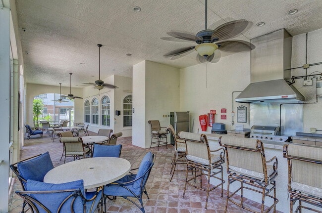 Building Photo - 5301 Myrtlewood Cir E