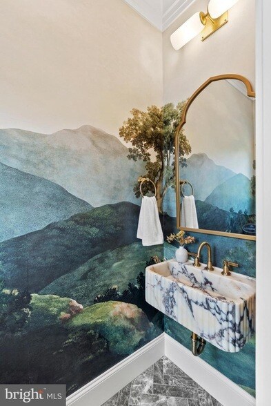 Building Photo - 2460 Ontario Rd NW