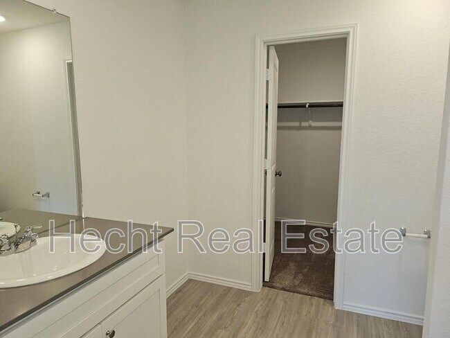 Building Photo - 1658 Lilyturf Rd