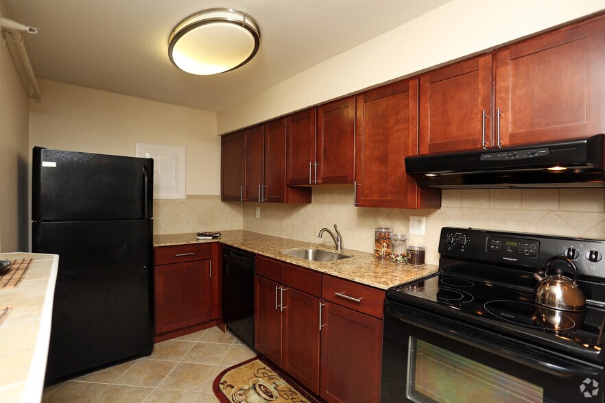 450 Green Apartments 450 Forrest Ave Norristown PA 19401 Apartment