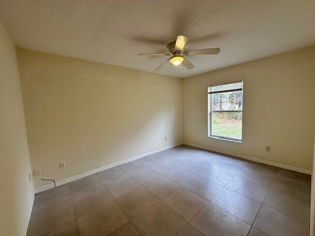 Building Photo - 56 Wheatfield Dr