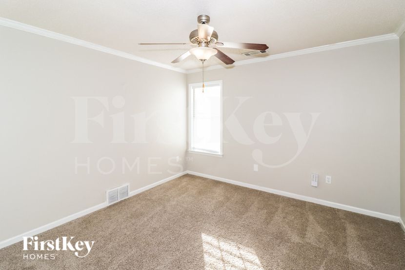 Building Photo - 8668 Pantherburn Cir N