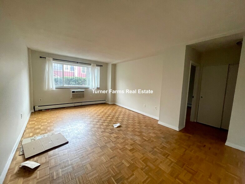 Building Photo - 114 Buttonwood St