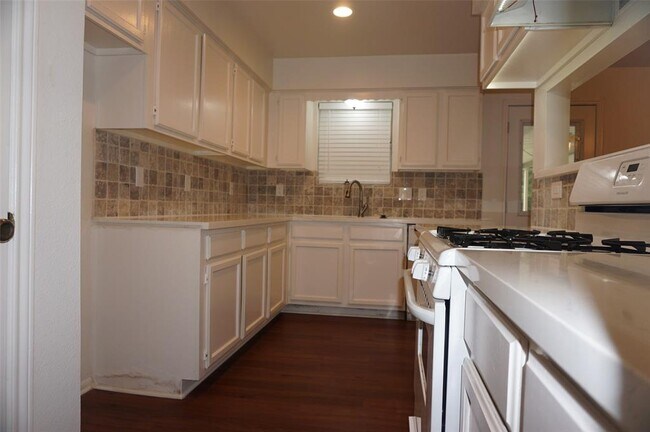 Building Photo - 3306 Dixie Farm Rd