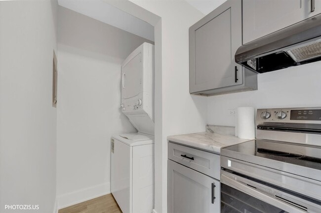 Building Photo - 1955 N Hicks Rd