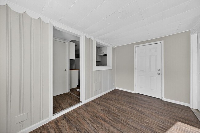 Building Photo - 115 Spring Garden Dr