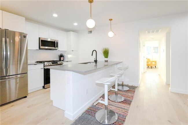 Building Photo - 400 E 30th St