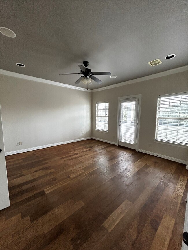 Building Photo - 4406 Crawford St