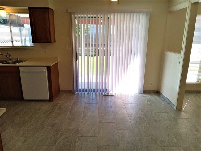Building Photo - 4 BEDROOM 3 BATHROOM HOME IN THE VIBRANT C...