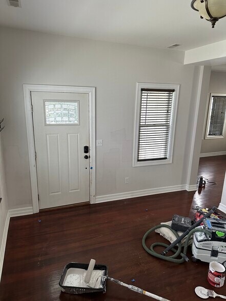 Building Photo - 125 Division St