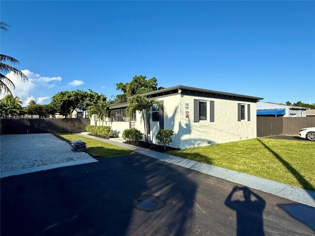 Primary Photo - 115 NW 118th St