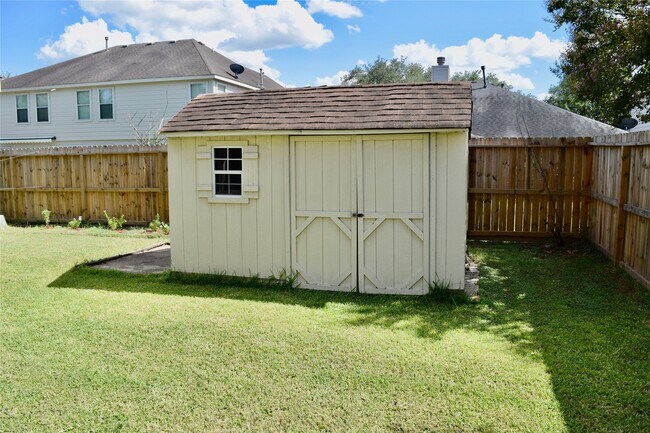 Building Photo - 16703 Summer Cypress Ct