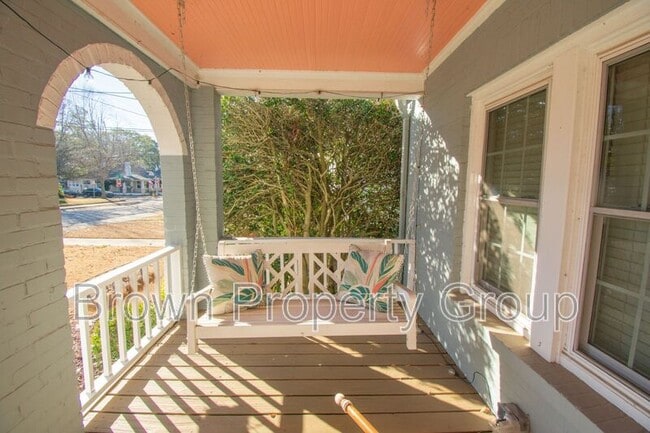 Building Photo - 205 Bethune St