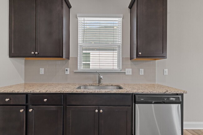 Building Photo - 138 Willow Grove Ln