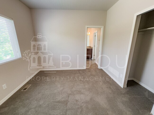 Building Photo - 3760 Scott Ln