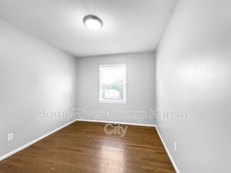 Building Photo - 8724 E 96th St