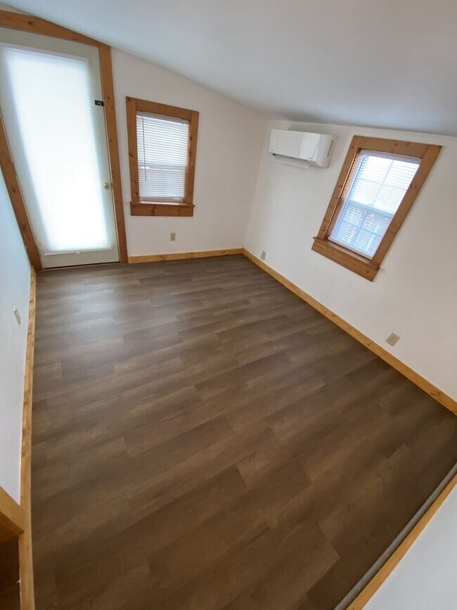 Building Photo - 390 Fall Creek Meadows Ln