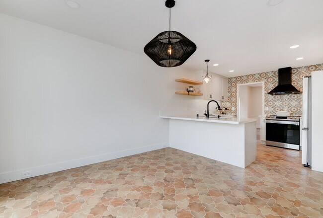 Building Photo - 4373 Loma Riviera Ct