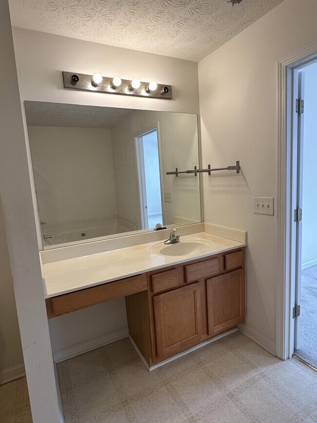 Building Photo - 3823 Grovemont Pl