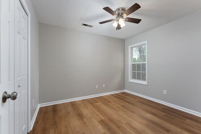 Building Photo - 808 Spy Glass Ct