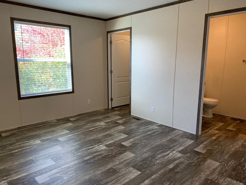 Building Photo - 6572 N Hampshire Dr